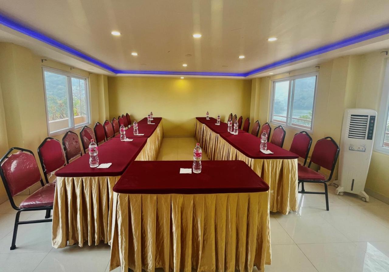 Hotel Lake Shore Pokhara Exterior foto