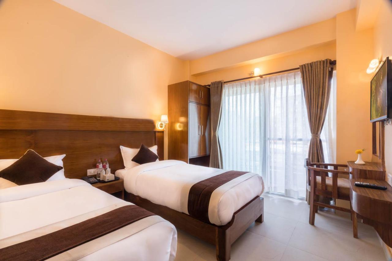 Hotel Lake Shore Pokhara Exterior foto