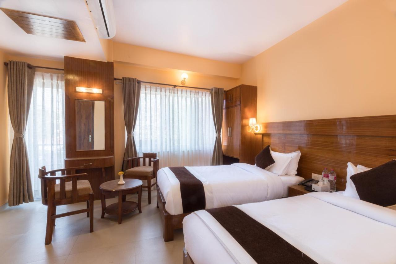 Hotel Lake Shore Pokhara Exterior foto
