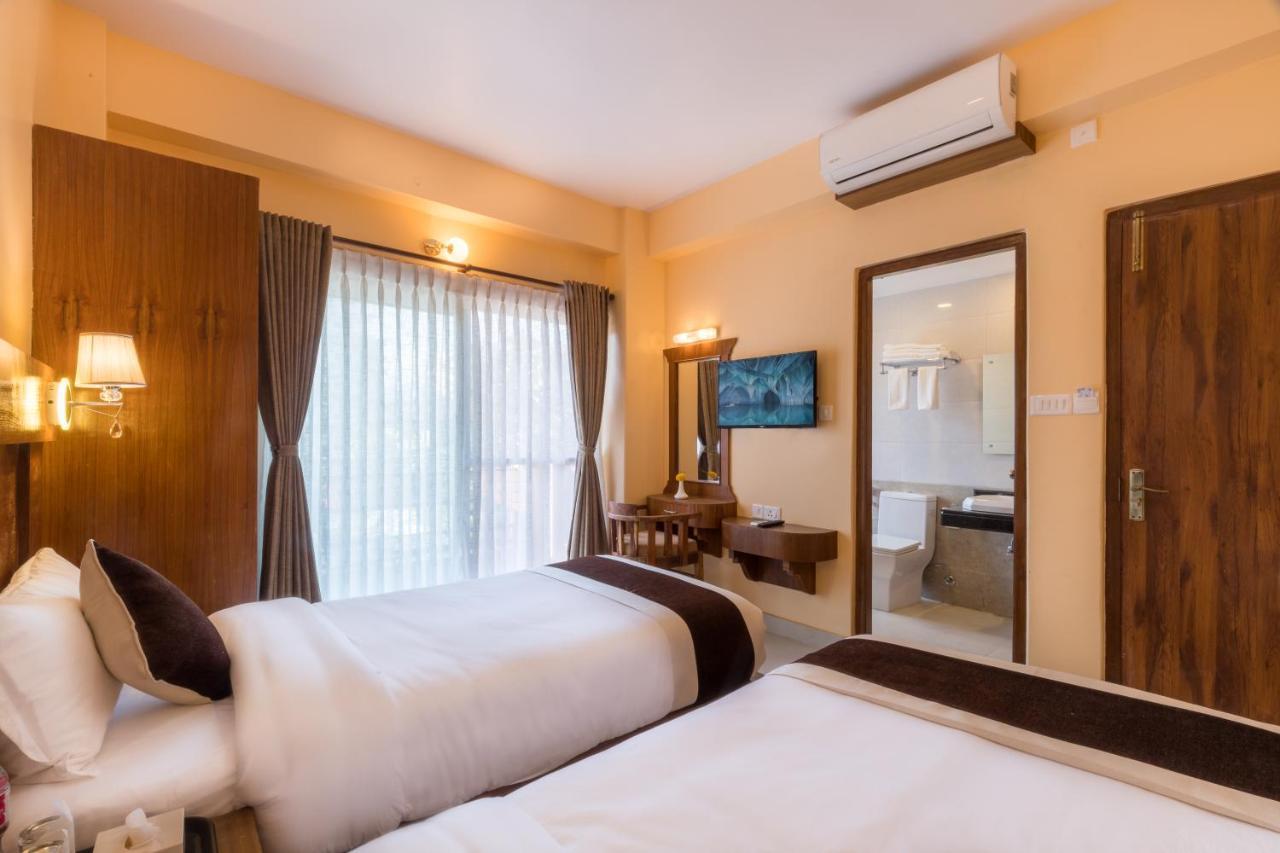 Hotel Lake Shore Pokhara Exterior foto