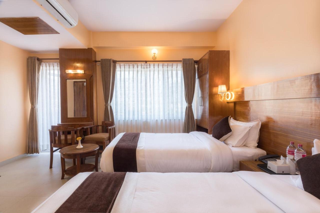 Hotel Lake Shore Pokhara Exterior foto