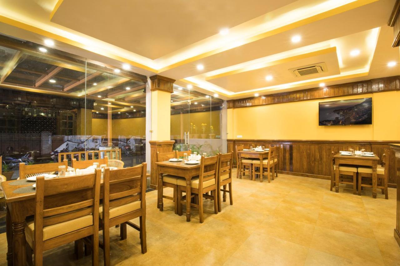 Hotel Lake Shore Pokhara Exterior foto