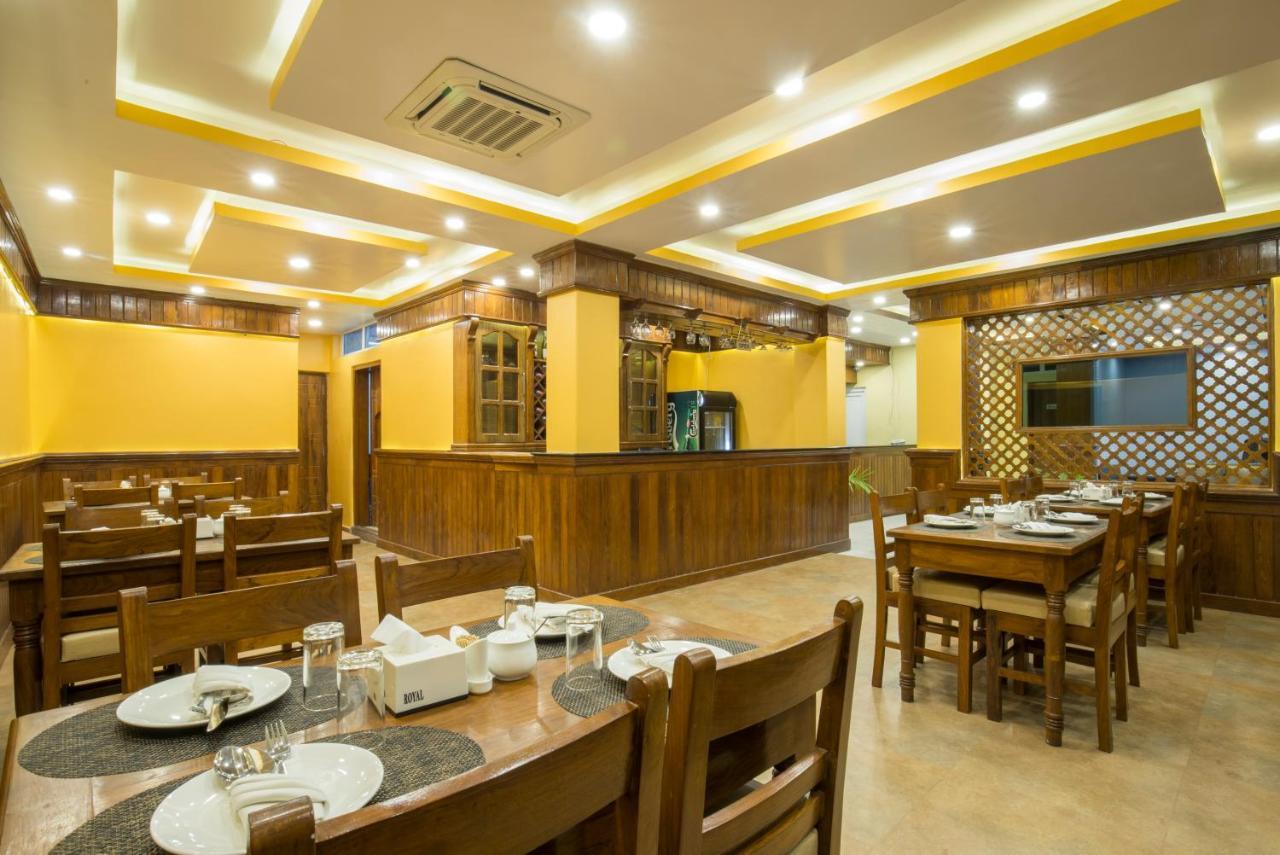 Hotel Lake Shore Pokhara Exterior foto