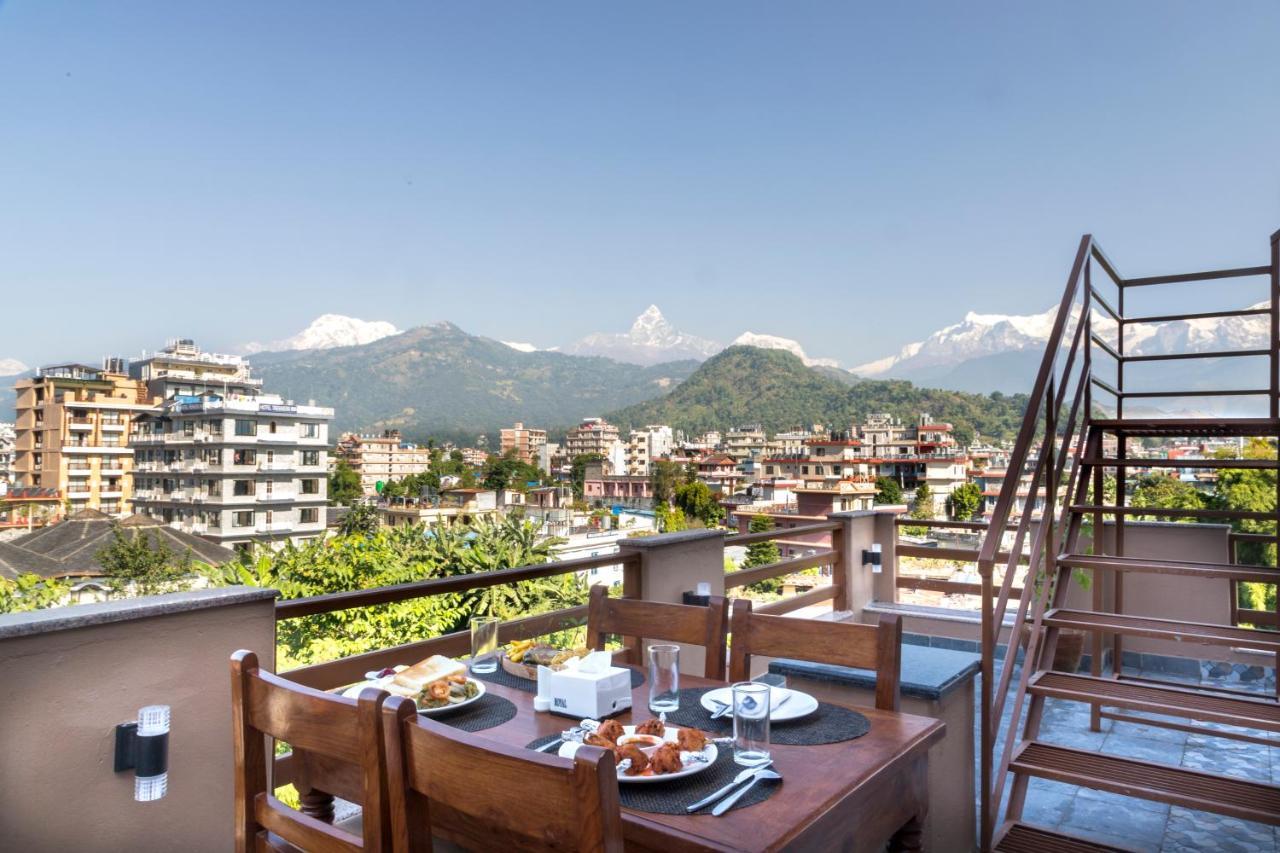 Hotel Lake Shore Pokhara Exterior foto