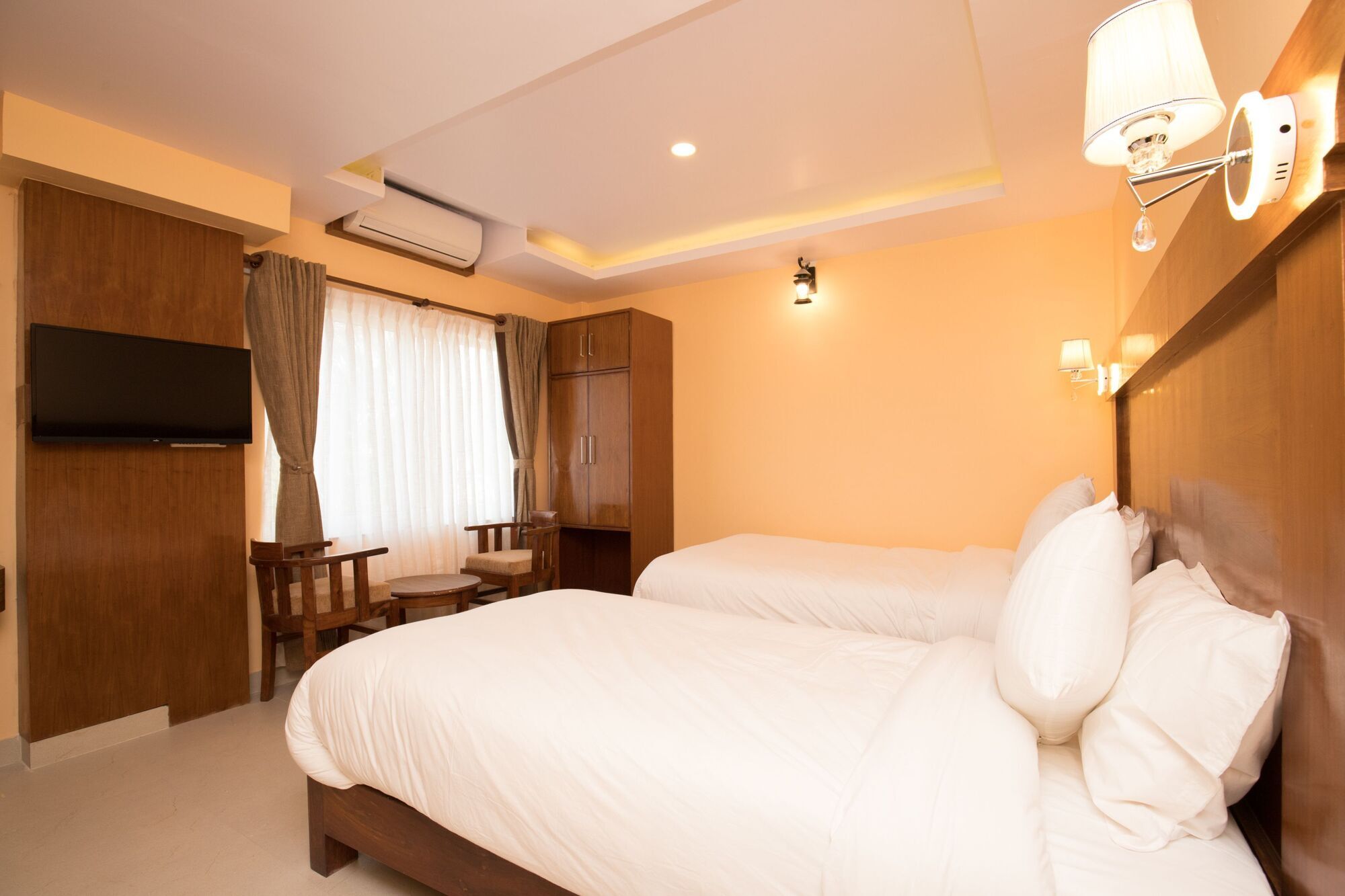 Hotel Lake Shore Pokhara Exterior foto
