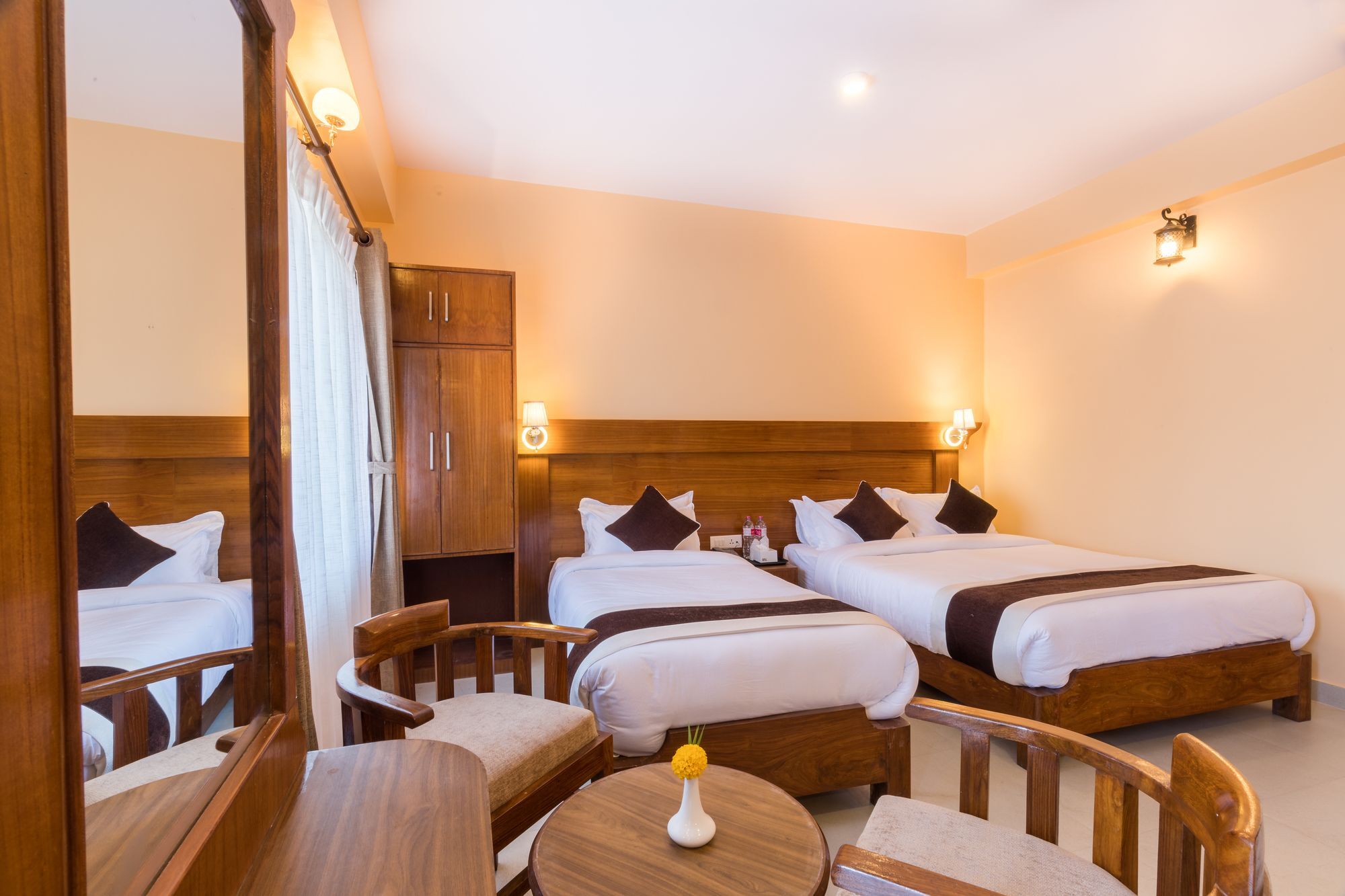 Hotel Lake Shore Pokhara Exterior foto